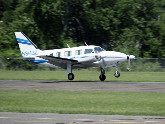 Piper PA-30 Twin Comanche (N61430) - Landing runway 08. 1 JUNE 2016.