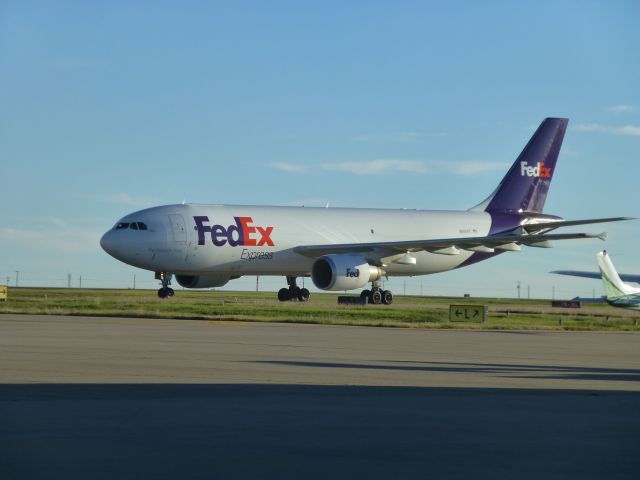 Airbus A300F4-600 (N665FE)