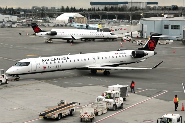 Canadair Regional Jet CRJ-900 (C-GDJZ)