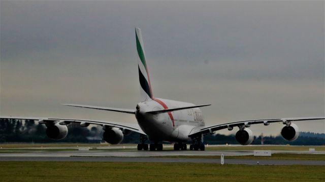 Airbus A380-800 (A6-EEG)