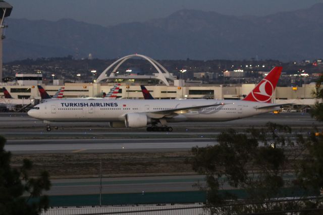 BOEING 777-300ER (TC-JJI)