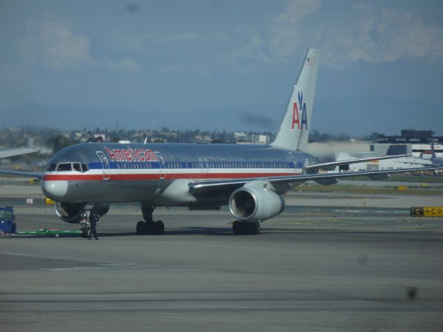 Boeing 757-200 (N689AA)