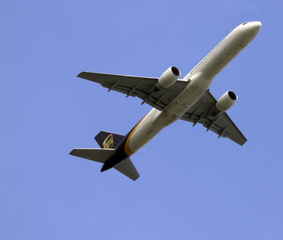 Boeing 757-200 (N418UP) - 5-5-2015