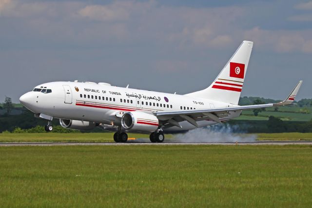 Boeing 737-700 (TS-IOO)