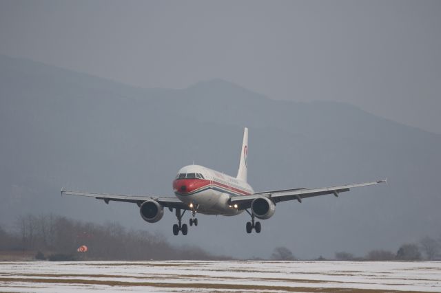 Airbus A320 (B-6333) - 02 January 2016:HGH-HKD.