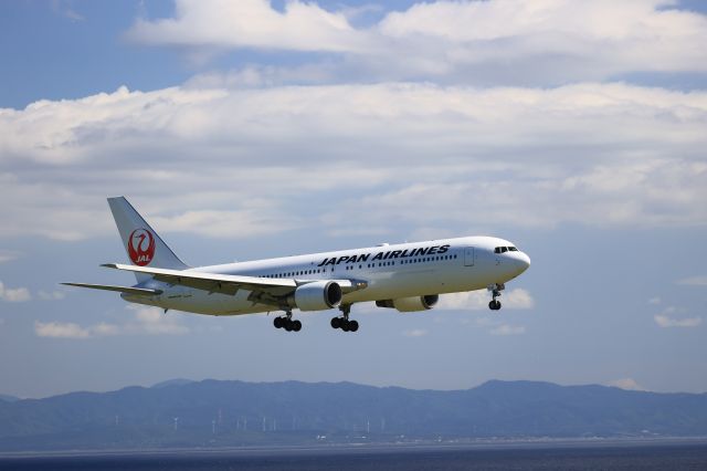 BOEING 767-300 (JA656J) - June 18, 2023:HND-HKD.