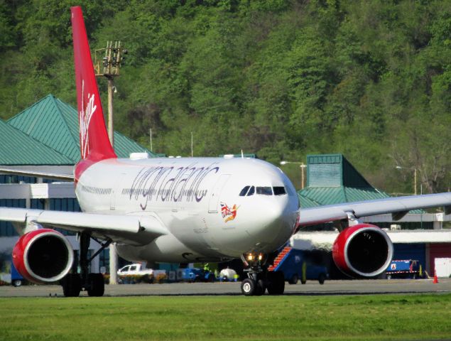 Airbus A330-200 (G-VMIK)