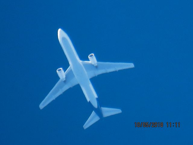 BOEING 767-300 (N140FE)