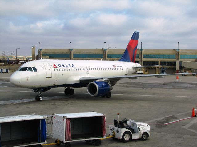 Airbus A319 (N329NB)