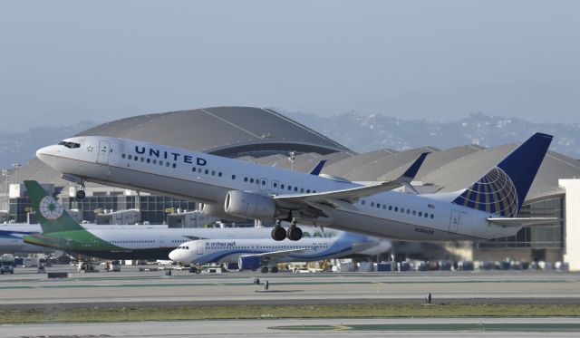 Boeing 737-900 (N38458) - Departing LAX on 25L