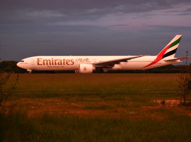 BOEING 777-300ER (A6-ENV)