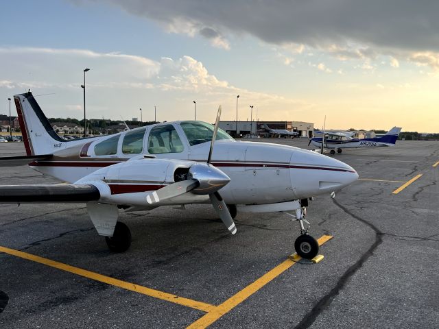 Beechcraft 55 Baron (N142F)