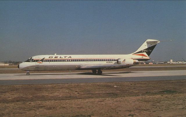 McDonnell Douglas DC-9-30 (N1264L) - scanned from postcardbr /Delta