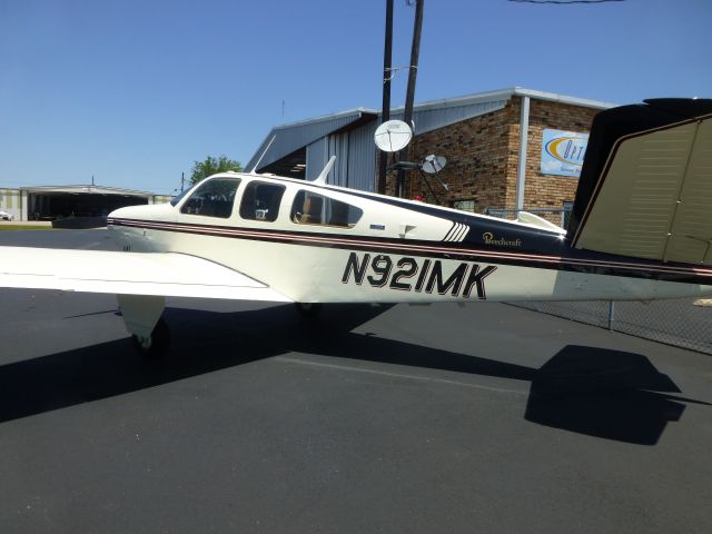 Beechcraft 35 Bonanza (N921MK)