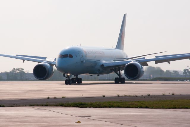 Boeing 787-8 (C-GHPU) - Morning arrival from YYZ