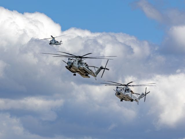 Sikorsky MH-53E Sea Dragon (16-1180) - A CH-53E Super Stallion from HMH-464 "Condors" approaching flanked by an AH-1Z Viper, Tail #168820, from HMLA-167 and a new CH-53K King Stallion, tail #169020,  from HMH-461 “Iron Horse”, during the Marine Air Ground Task Force (MAGTF) demo at the Cherry Point Air Show on 11 May 2024. Sadly, I couldn’t get the UH-1Y, also part of the demo, in the shot.