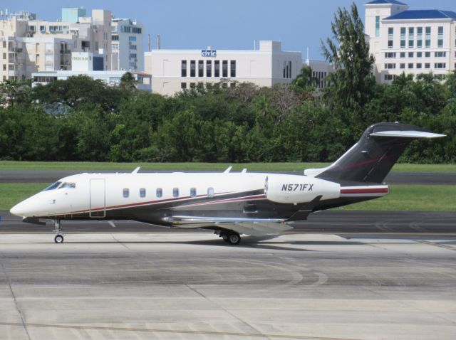 Bombardier Challenger 300 (N571FX)