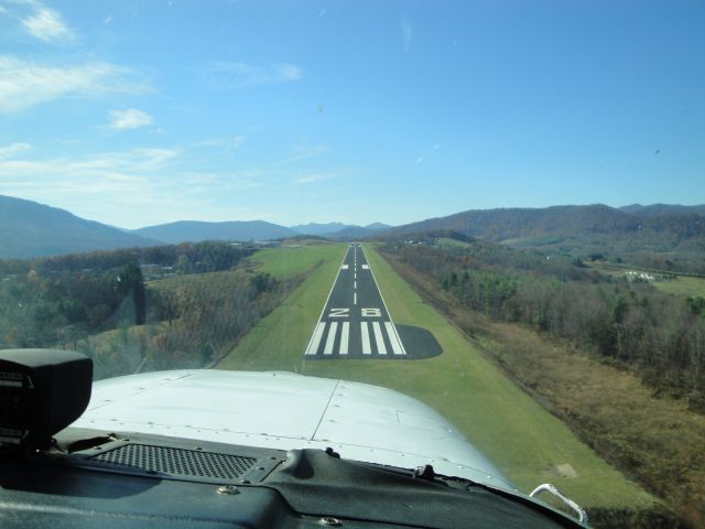 Cessna Skyhawk — - Landing Ashe County, North Carolina