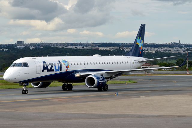 Embraer ERJ-190 (PR-AXP)