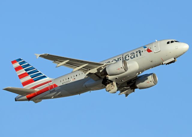 Airbus A319 (N752US)