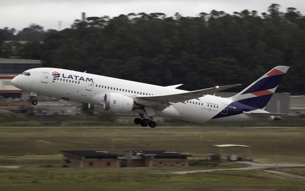 Boeing 787-8 (CC-BBI)