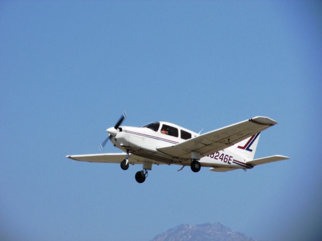 Piper Cherokee (N8246E) - Taking off RWY 26L