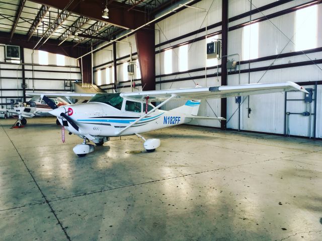 Cessna Skylane (N182FF)