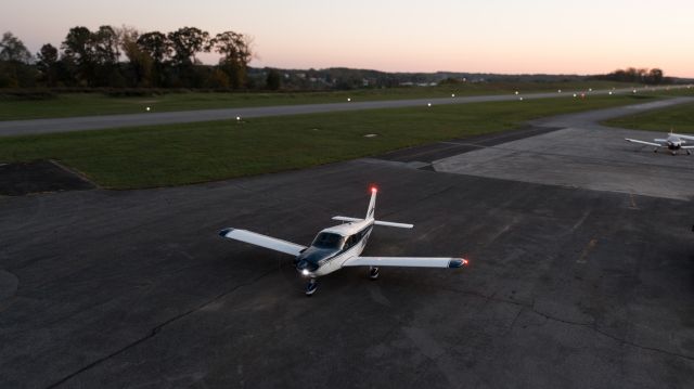 Piper Saratoga (N3629W) - Twilight taxi.
