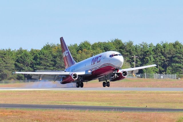 Boeing 737-200 (N322DL)