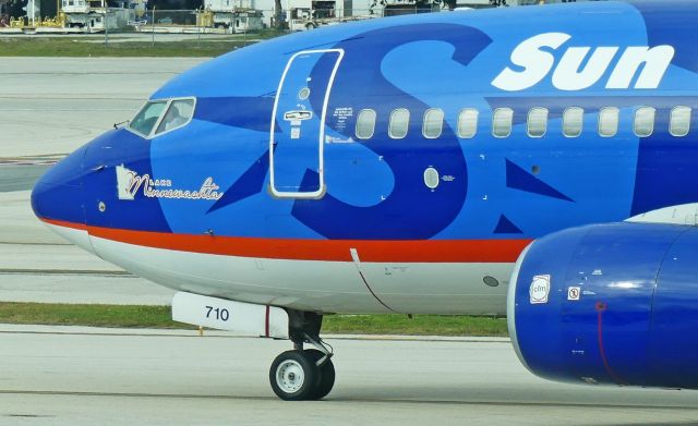 Boeing 737-700 (N710SY)