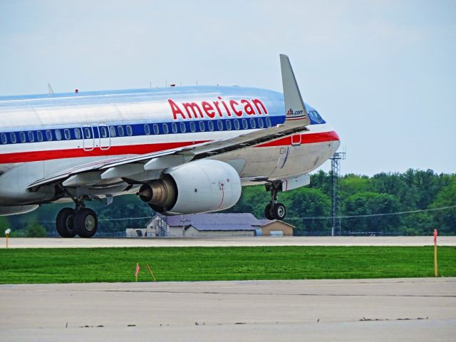 Boeing 737-800 (N902AN)