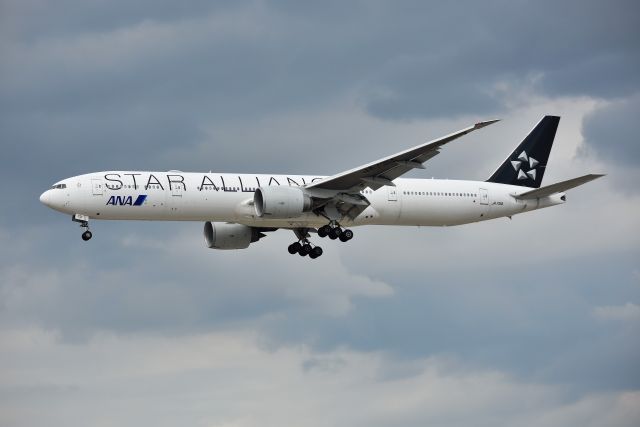 BOEING 777-300 (JA731A) - 09-03-20 28-C