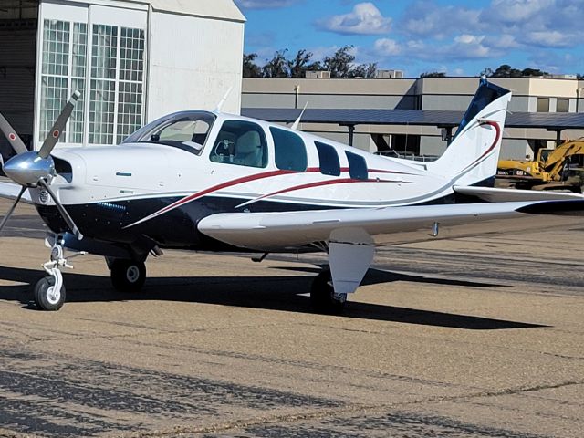 Beechcraft Bonanza (36) (N83GG)