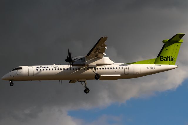 de Havilland Dash 8-400 (YL-BAY)