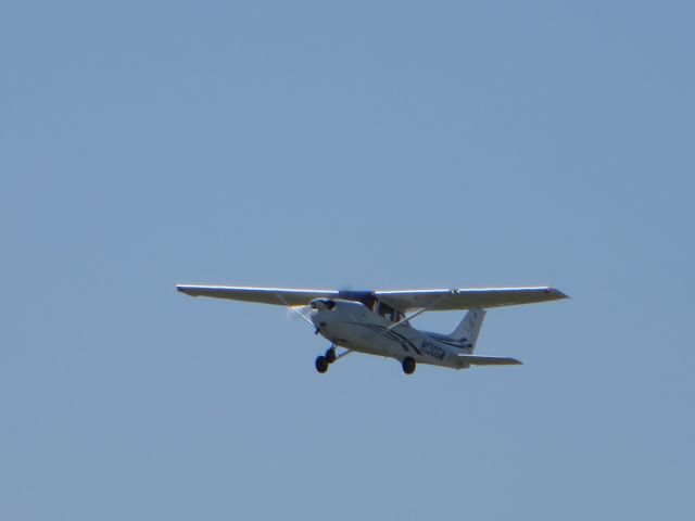 Cessna Skyhawk (N1306M)