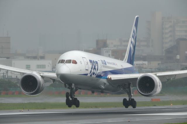 Boeing 787-8 (JA818A)