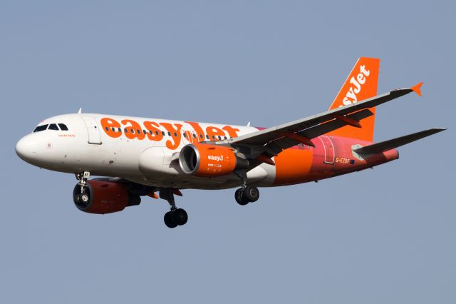 Airbus A319 (G-EZBF)
