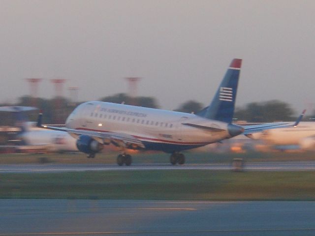 Embraer 170/175 (N803MD)