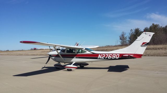 Cessna Skylane (N2769Q) - Just after new paint job