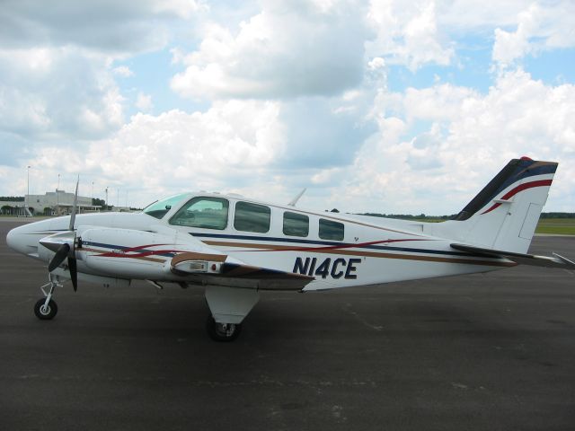 Beechcraft Baron (58) (N14CE)