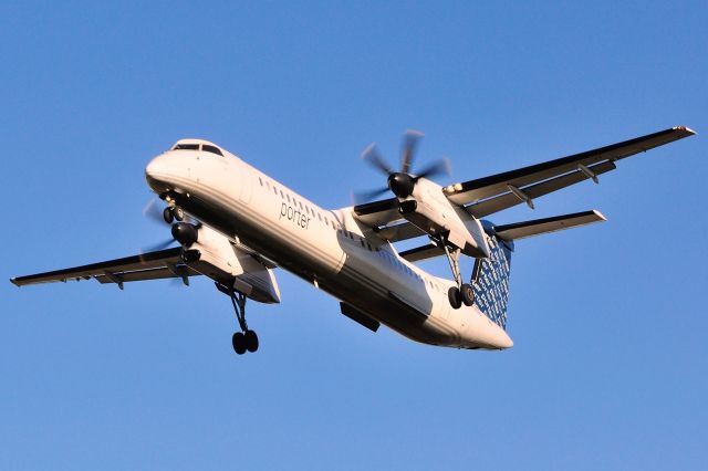 de Havilland Dash 8-400 (C-GLQD)