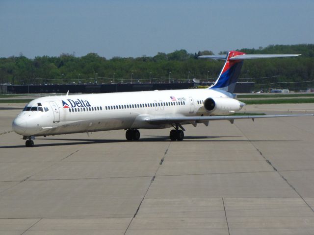 McDonnell Douglas MD-88 (N925DL)