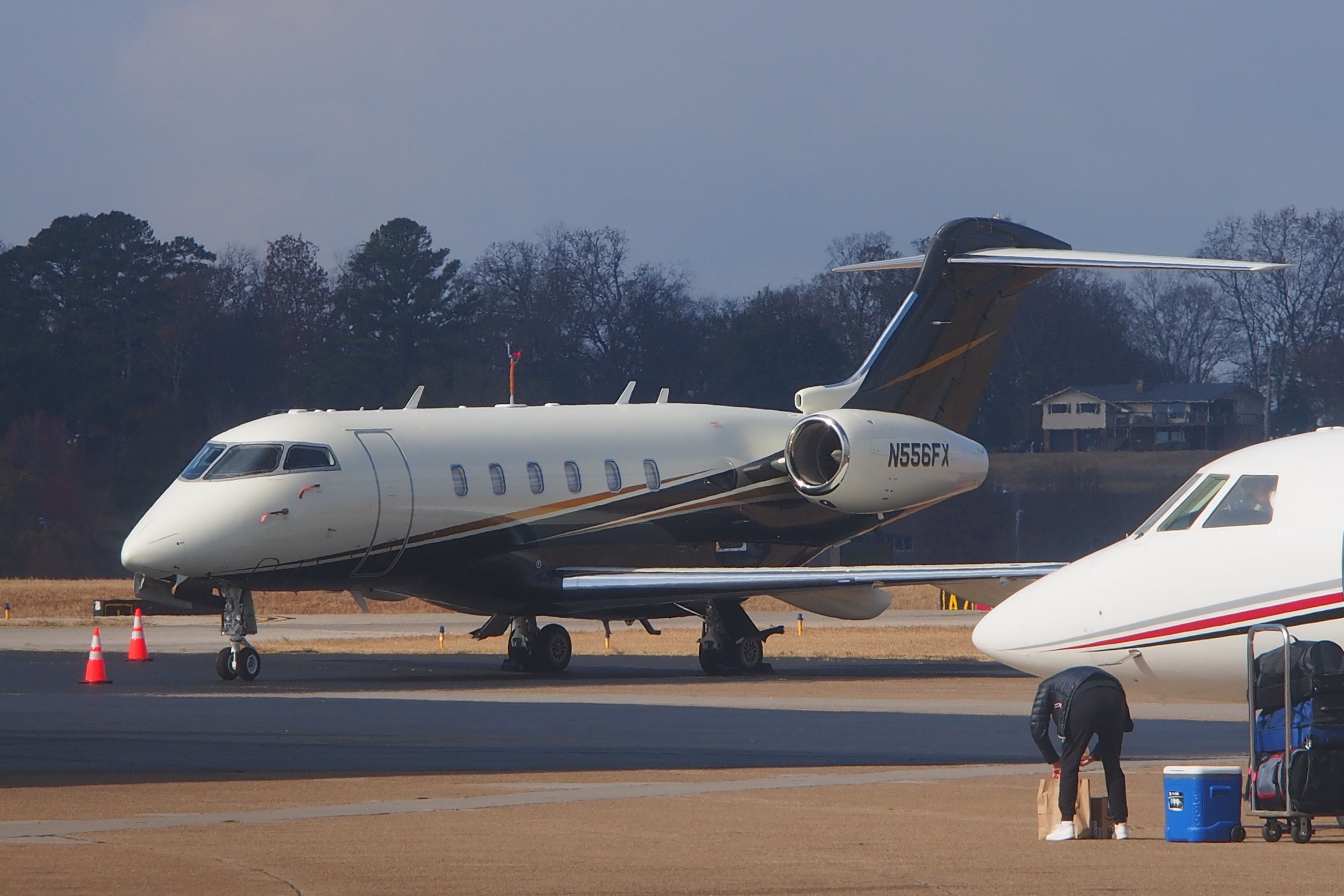 Canadair Challenger 350 (N556FX)