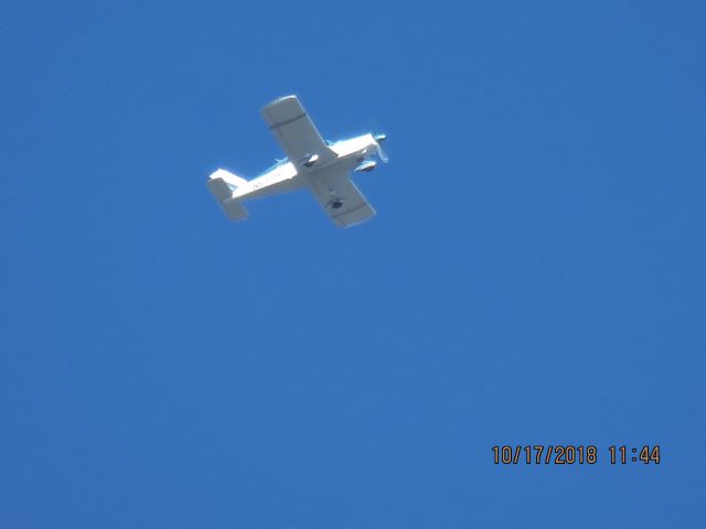 Piper Cherokee (N5208L)