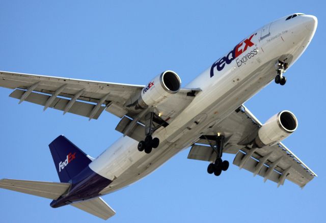 Airbus A300F4-600 (N680FE) - On Final 30L, from KOAK  07-06-2015  