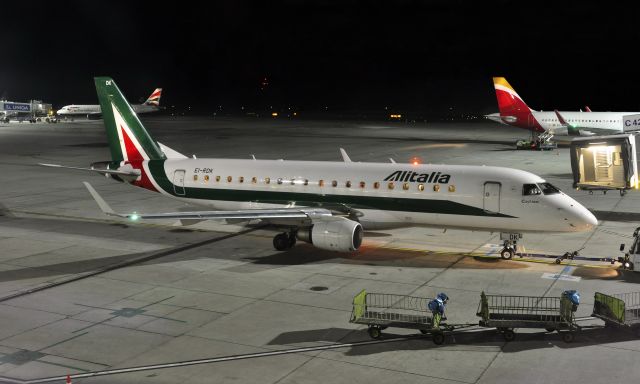 Embraer 175 (EI-RDK) - Alitalia Cityliner Embraer ERJ-175STD EI-RDK in Vienna 