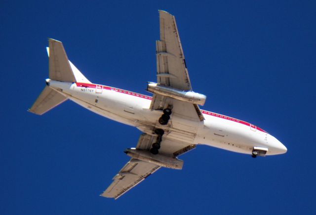 Boeing 737-200 (N5176Y) - Janet is cleared to land...