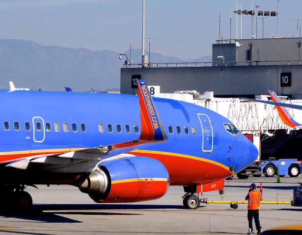 BOEING 737-300 (N357SW)