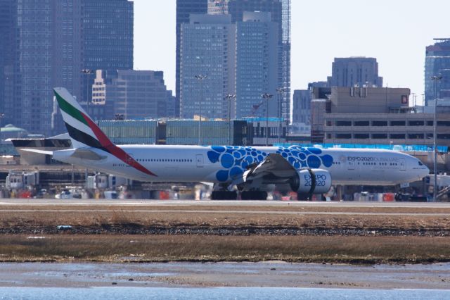 BOEING 777-300ER (A6-ECC)