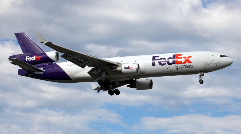 Boeing MD-11 (N614FE) - "Christy" On Final To 16R